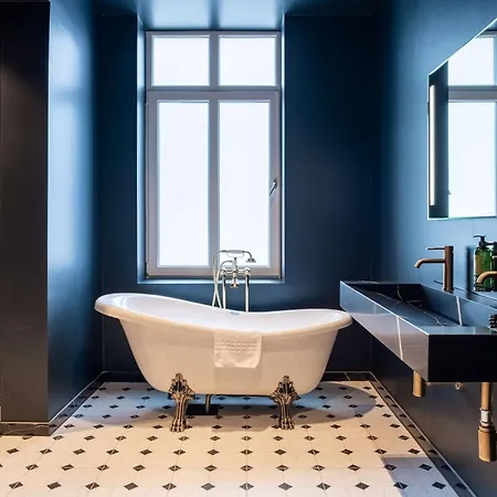 Hotel The 4*